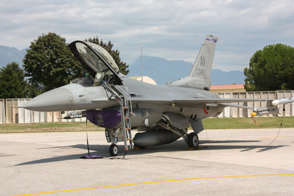 General Dynamics F-16C Block 40E  &quot;Fighting Falcon&quot; United States - US Air Force (USAF)