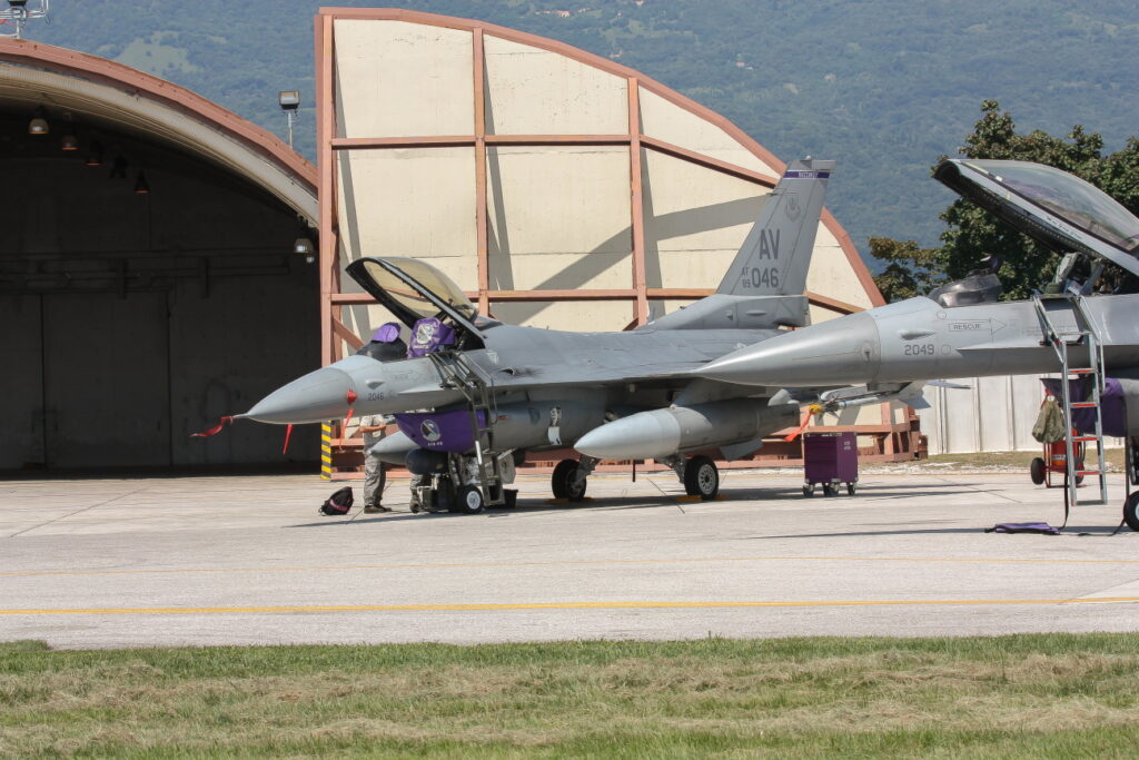 General Dynamics F-16C Block 40E  &quot;Fighting Falcon&quot; United States - US Air Force (USAF)