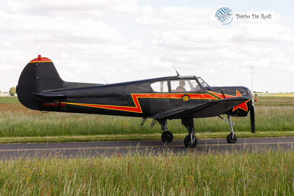 Yakovlev Yak-18T Private