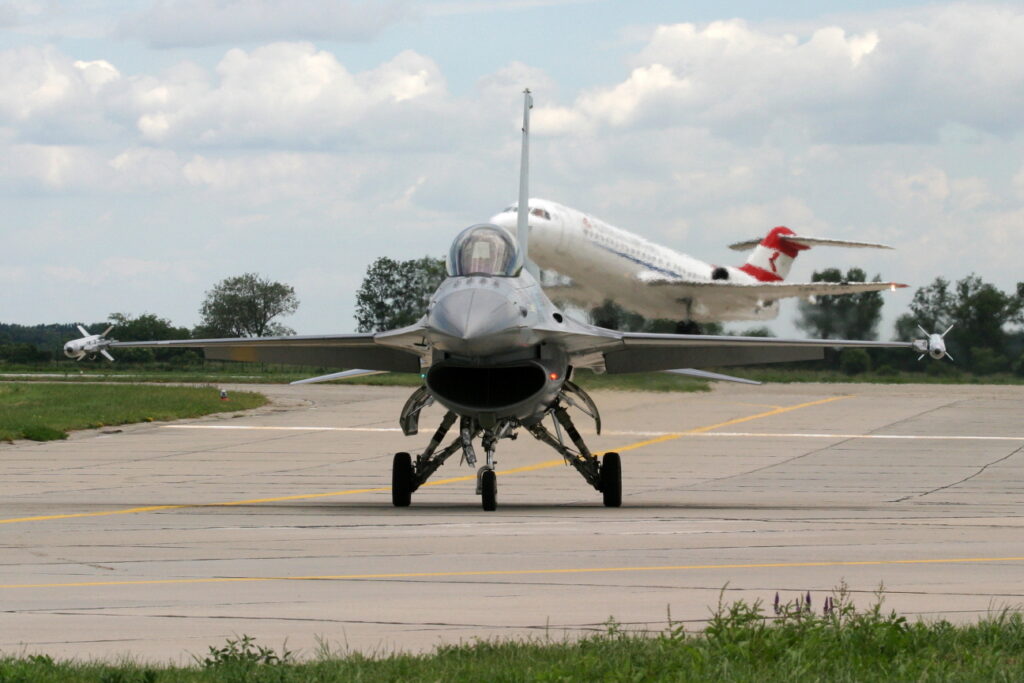 General Dynamics F-16AM Fighting Falcon &quot; Special Color&quot;