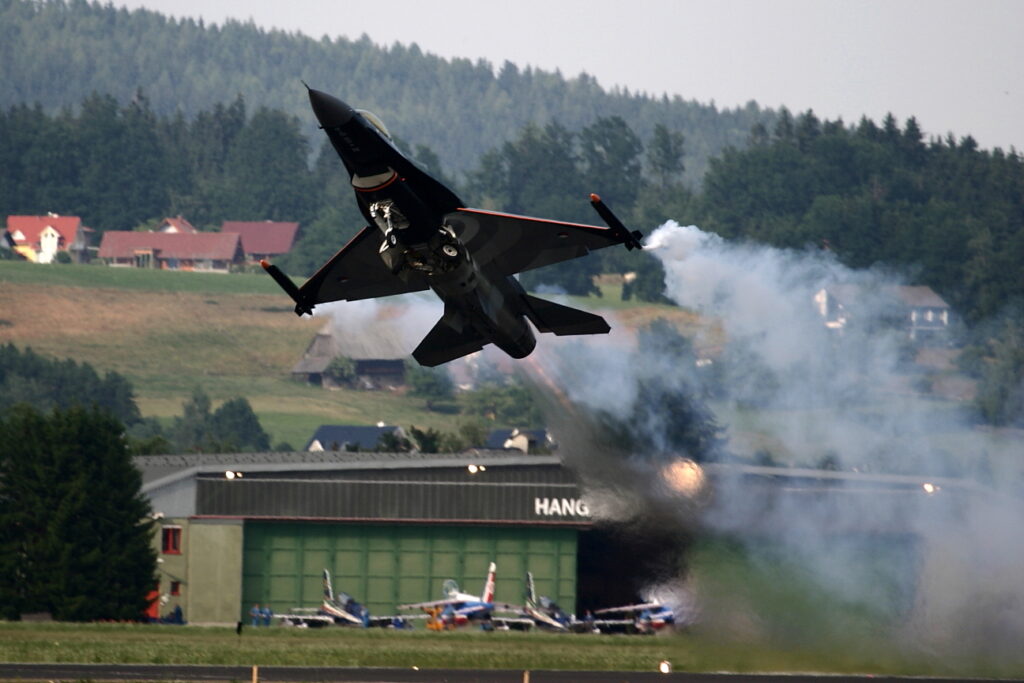 General Dynamics F-16AM &quot;Fighting Falcon&quot; Netherlands - Royal Air Force