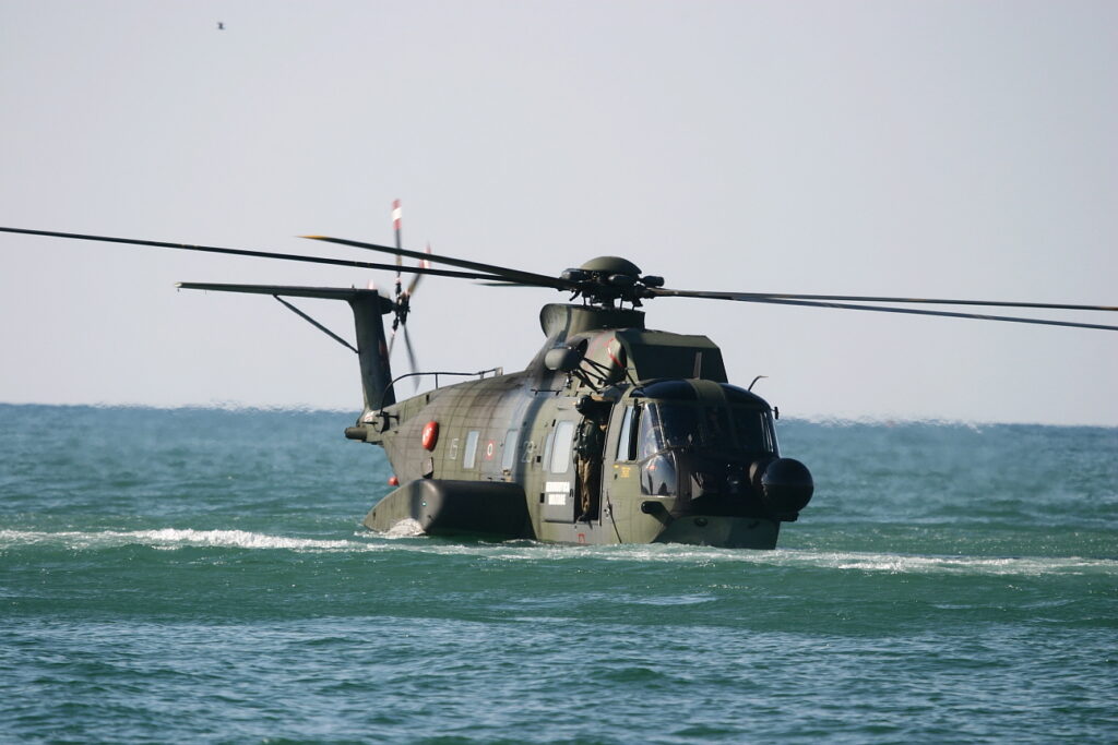 Sikorsky HH-3F &quot;Pelican&quot; Special Colors  Italy - Air Force