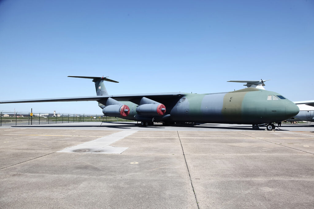 Lockheed C-141B Starlifter
