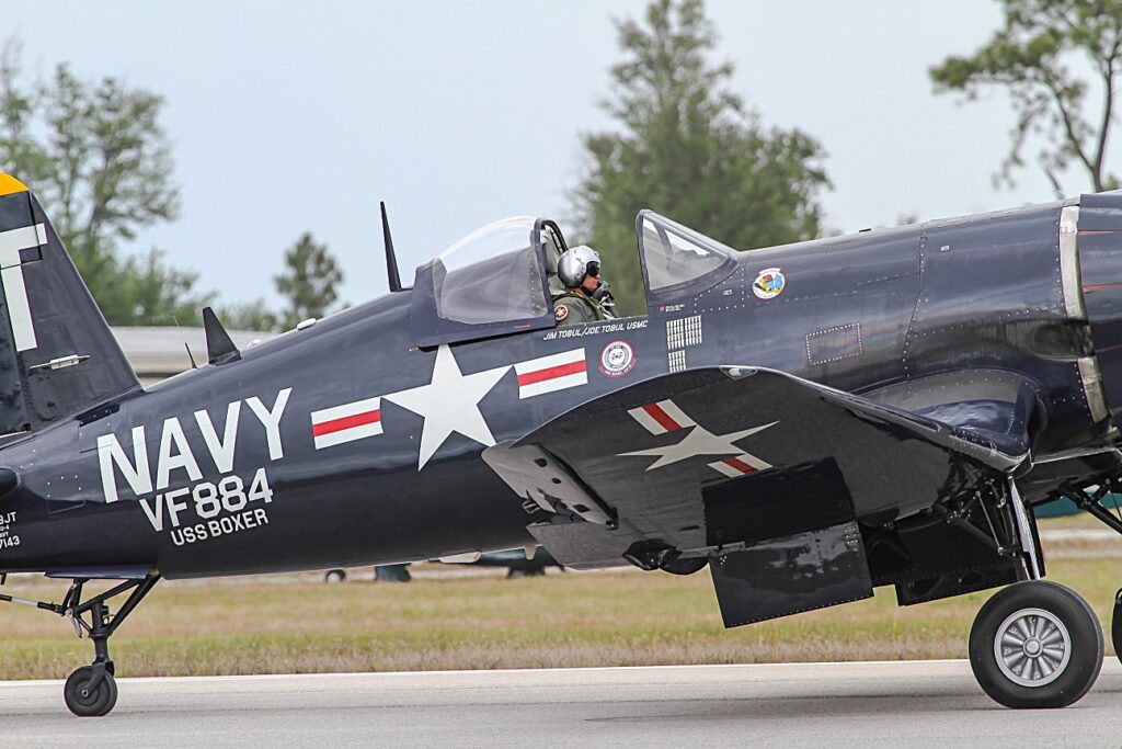Chance Vought F4U-4 Corsair Private