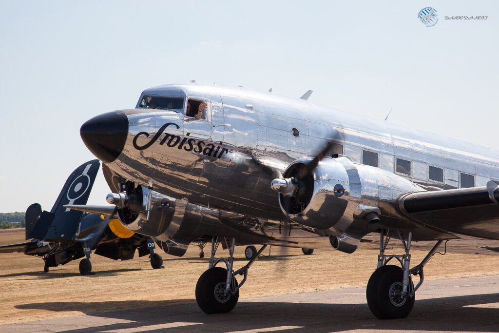 Douglas DC-3C Private