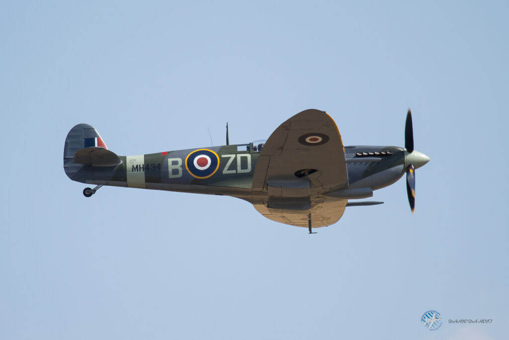 Supermarine Spitfire IX MH434 Aircraft Restoration Co.
