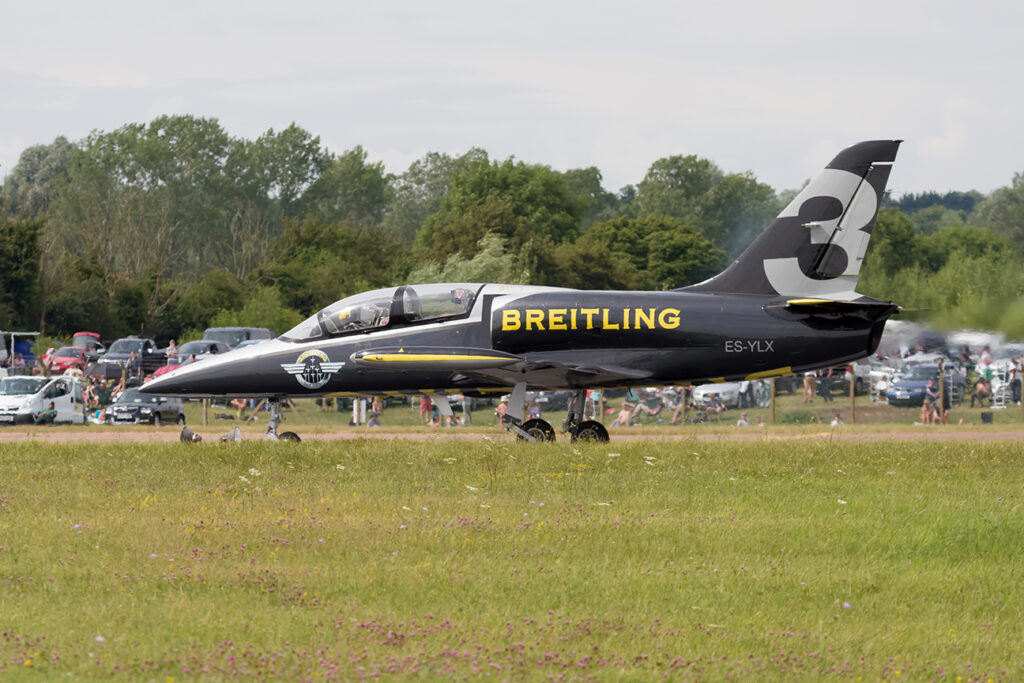 Aero L-39C Albatros Breitling Apache Jet Team