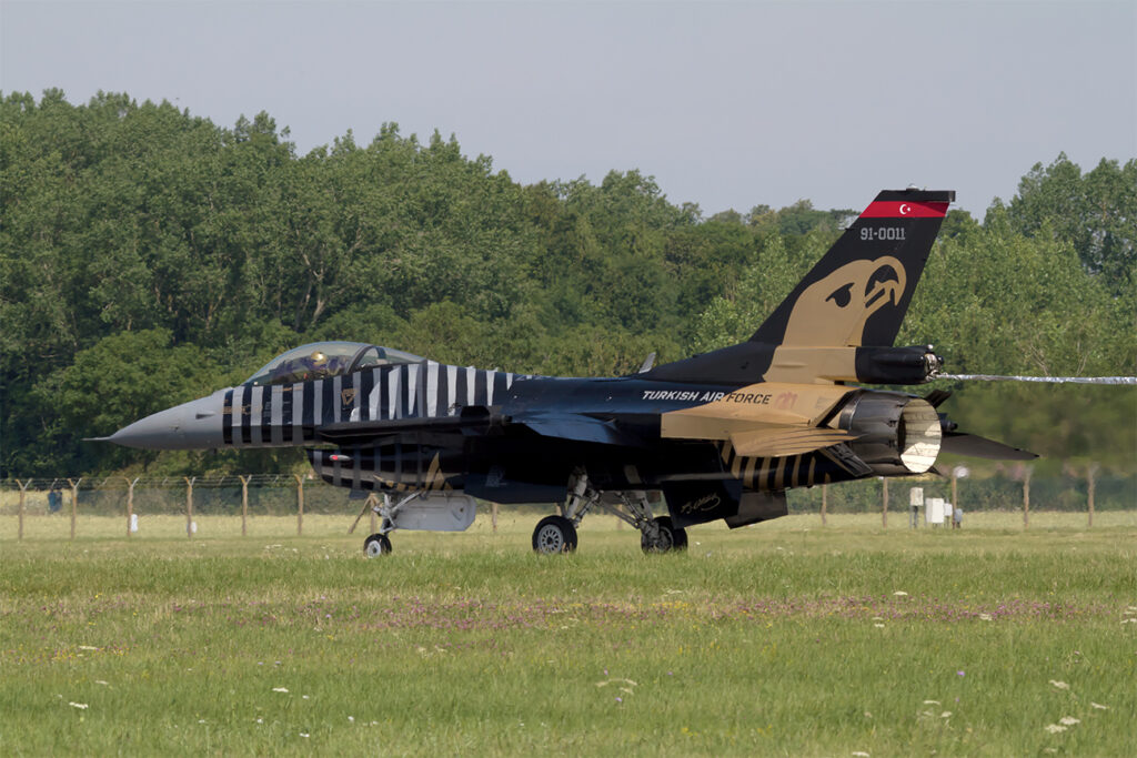 General Dynamics F-16C &quot;Fighting Falcon&quot; Solo Türk Turkey - Air Force