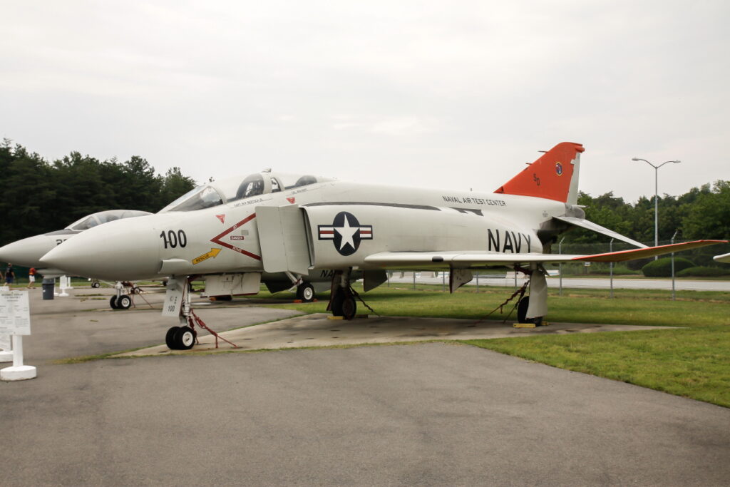 McDonnell Douglas F-4J &quot;Phantom II&quot;  United States - US Navy (USN)