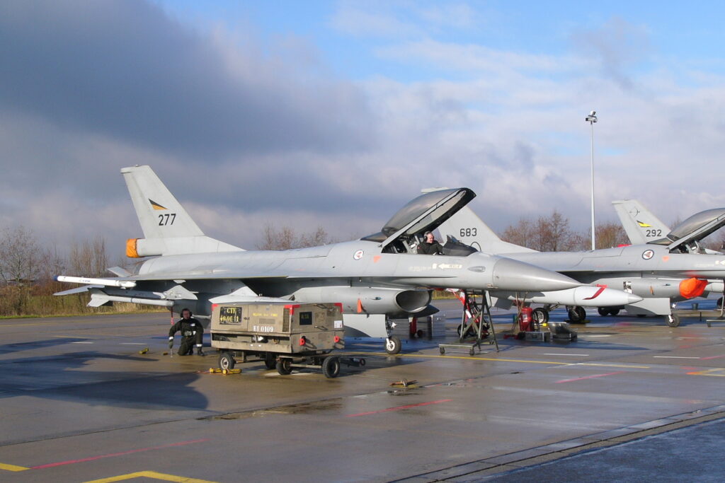 General Dynamics F-16AM &quot;Fighting Falcon&quot; KNL/338SKV Norway - Air Force