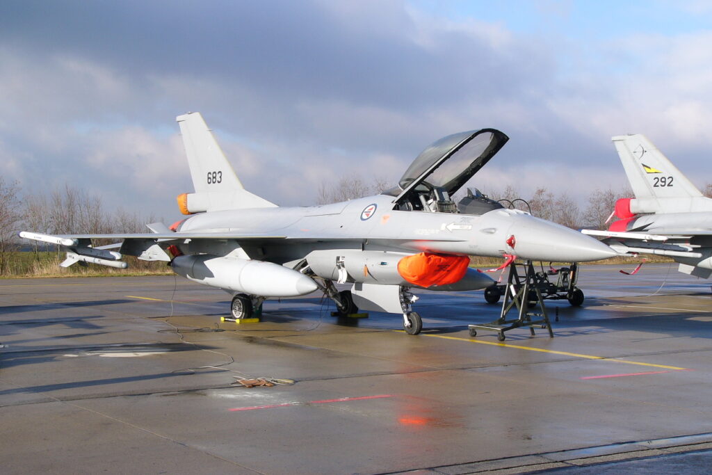General Dynamics F-16AM &quot;Fighting Falcon&quot; KNL/338SKV Norway - Air Force