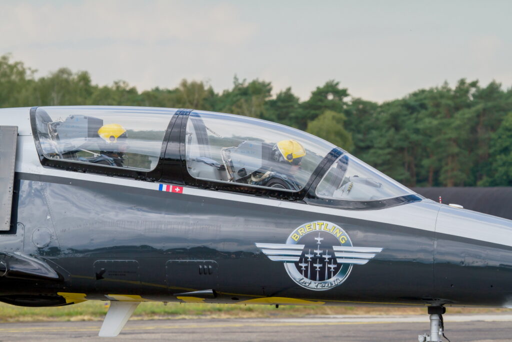 Aero L-39C &quot;Albatros&quot;  Breitling Apache Jet Team