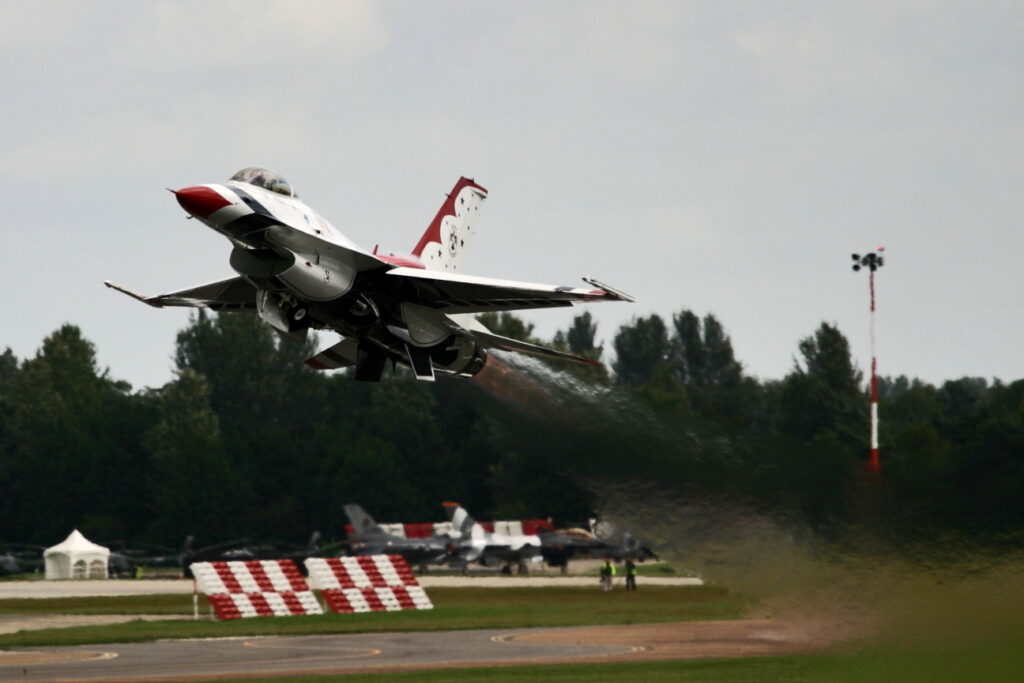General Dynamics F-16C Fighting Falcon United States Air Force Thunderbirds