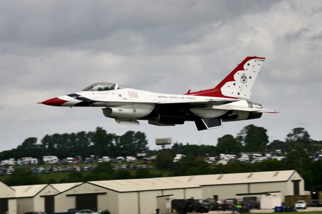 General Dynamics F-16C Fighting Falcon United States Air Force Thunderbirds
