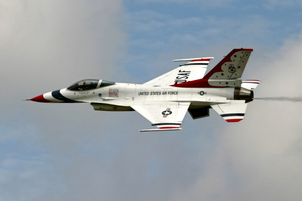 General Dynamics F-16C Fighting Falcon United States Air Force Thunderbirds