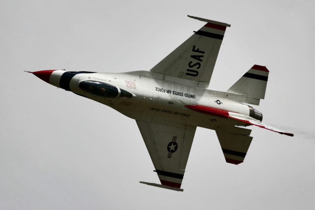 General Dynamics F-16C Fighting Falcon United States Air Force Thunderbirds