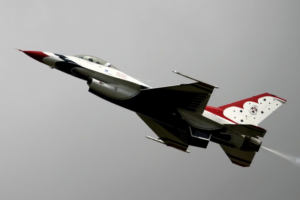 General Dynamics F-16C Fighting Falcon United States Air Force Thunderbirds