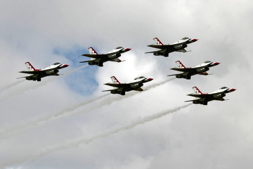 General Dynamics F-16C Fighting Falcon United States Air Force Thunderbirds