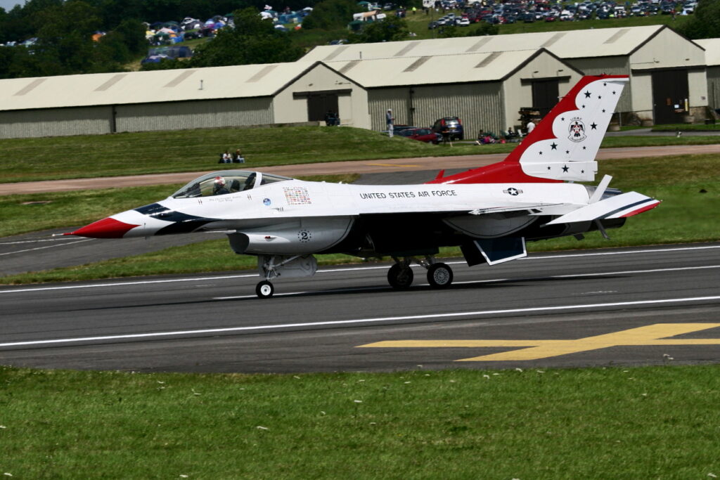 General Dynamics F-16C Fighting Falcon United States Air Force Thunderbirds