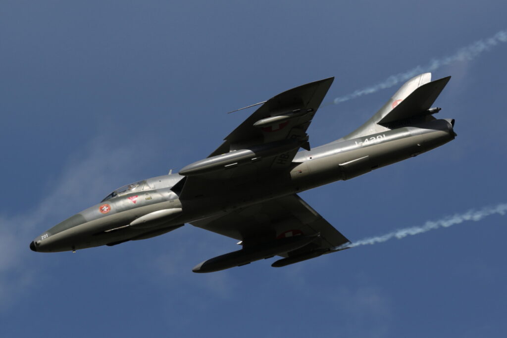 Hawker Hunter T.68  Private