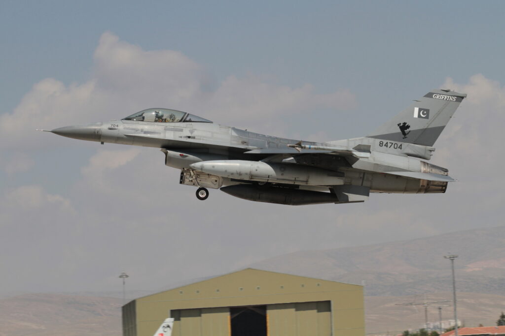 General Dynamics F-16AM Fighting Falcon Pakistan - Air Force